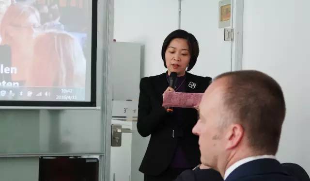 德國烏波塔爾市市長約翰內斯·斯拉維奇博士一行來訪上海東方龍商務國際平臺舉行“烏波塔爾投資洽談會” 德國烏波塔爾市市長約翰內斯·斯拉維奇博士一行來訪上海東方龍商務國際平臺舉行“烏波塔爾投資洽談會”