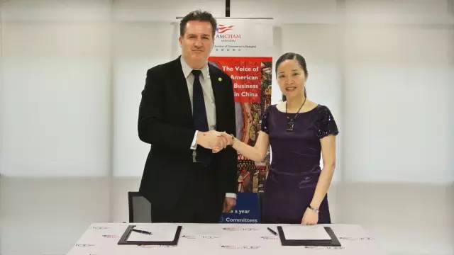 東方龍商務與美國商會正式簽訂戰略合作協議,深度展開全方位合作 東方龍商務與美國商會正式簽訂戰略合作協議,深度展開全方位合作