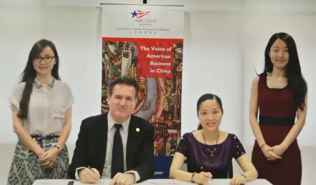 東方龍商務與美國商會正式簽訂戰略合作協議,深度展開全方位合作 東方龍商務與美國商會正式簽訂戰略合作協議,深度展開全方位合作