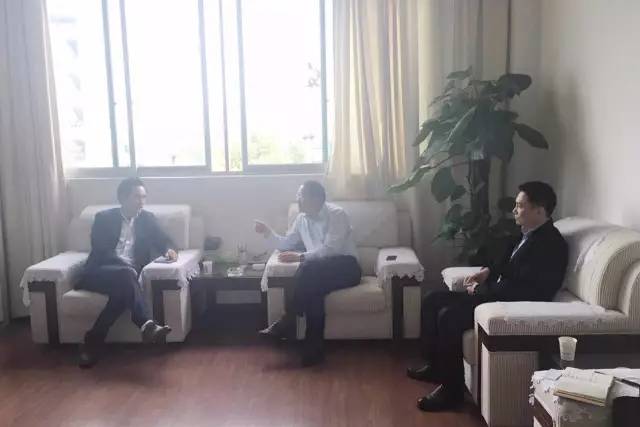 東方龍商務陪同新能源充電樁投資選址項目方考察余江縣工業園區 東方龍商務陪同新能源充電樁投資選址項目方考察余江縣工業園區
