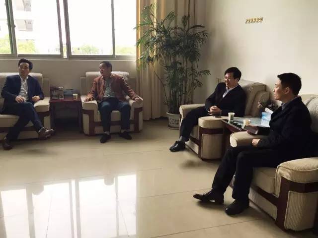 東方龍商務陪同新能源充電樁投資選址項目方考察余江縣工業園區 東方龍商務陪同新能源充電樁投資選址項目方考察余江縣工業園區