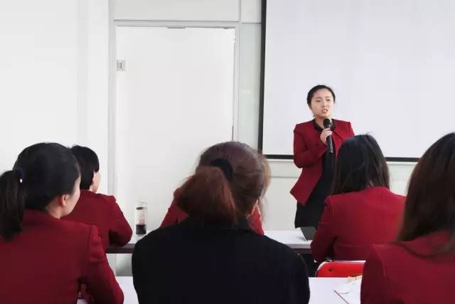 東方龍商務舉行2016年第一季度工作總結表彰大會 東方龍商務舉行2016年第一季度工作總結表彰大會