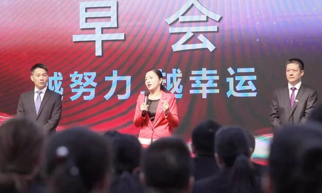 東方龍商務集團成立5周年系列報道之四 服務篇《升級服務質量永遠在路上》 東方龍商務集團成立5周年系列報道之四 服務篇《升級服務質量永遠在路上》