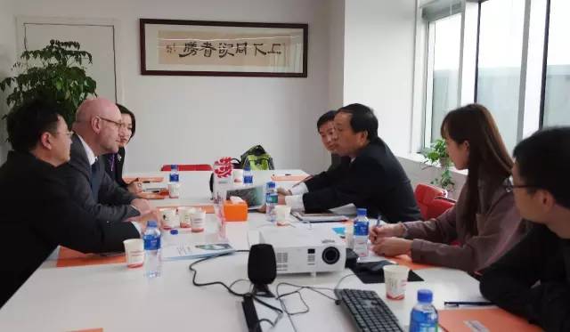 德國烏波塔爾市市長約翰內斯·斯拉維奇博士一行來訪上海東方龍商務國際平臺舉行“烏波塔爾投資洽談會” 德國烏波塔爾市市長約翰內斯·斯拉維奇博士一行來訪上海東方龍商務國際平臺舉行“烏波塔爾投資洽談會”