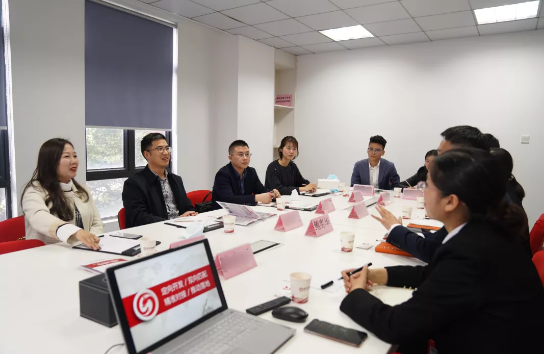 “兩條腿走路”:自主招商+委托招商成為新常態(tài) “兩條腿走路”:自主招商+委托招商成為新常態(tài)