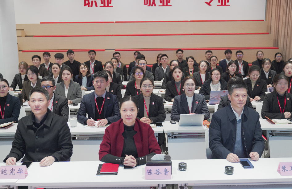 全力搶項(xiàng)目，拓市場(chǎng)，拼落地！12月上旬，集團(tuán)成功通過34個(gè)優(yōu)質(zhì)投資選址項(xiàng)目
