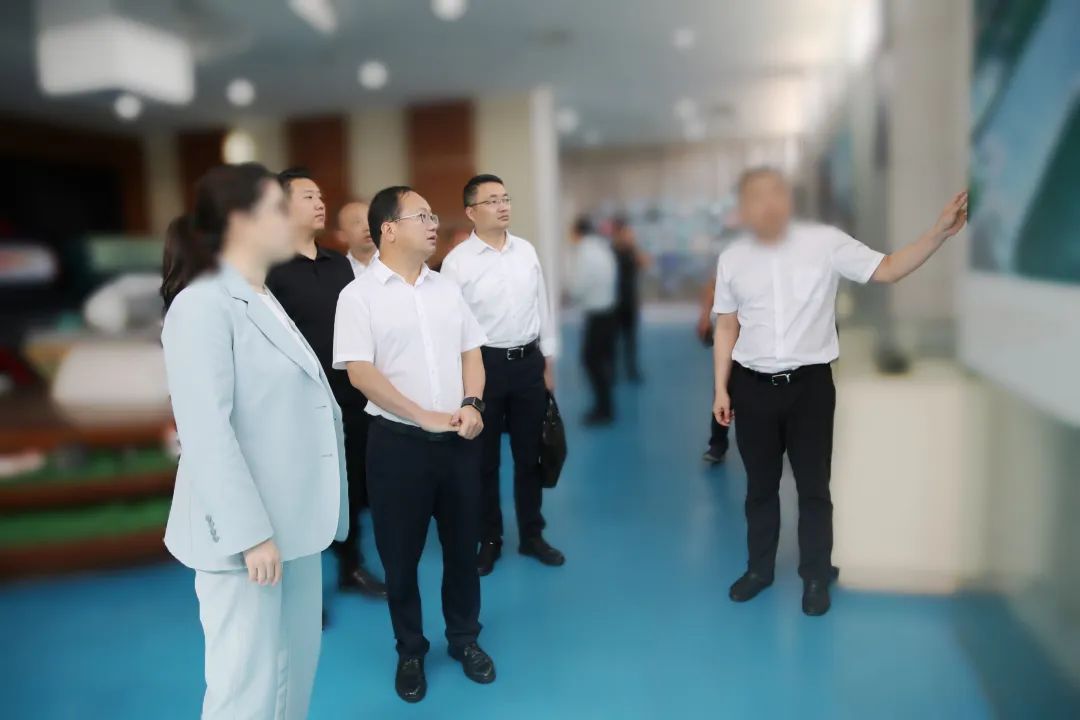 百億規(guī)模大型集團(tuán)公司，投資50億！四川某地方政府實地對接新型鋰電池生產(chǎn)擴(kuò)建投資選址項目