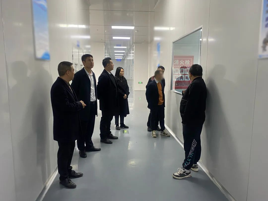 華為、蘋果等知名企業(yè)優(yōu)質(zhì)合作商！專精特新觸控顯示屏擴建投資選址項目方反向考察四川某地方政府