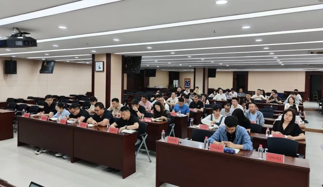 規(guī)模近百人！新形勢下，招商攻略通關(guān)秘籍！集團(tuán)受邀赴貴州雙龍航空港經(jīng)濟(jì)區(qū)開展政府專業(yè)委托招商實(shí)戰(zhàn)培訓(xùn)！
